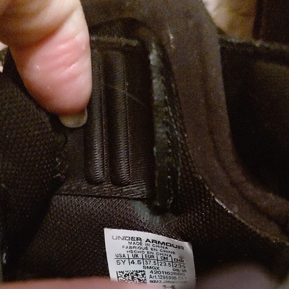 Kids Under Armour Black and White Athletic High-Tops - Picture 5 of 6